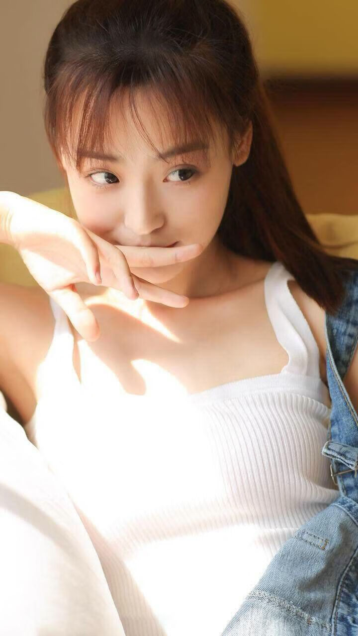 Kaiyun APP-比利时游泳选手在比赛中展现出顽强拼搏精神，比利时篮球运动员